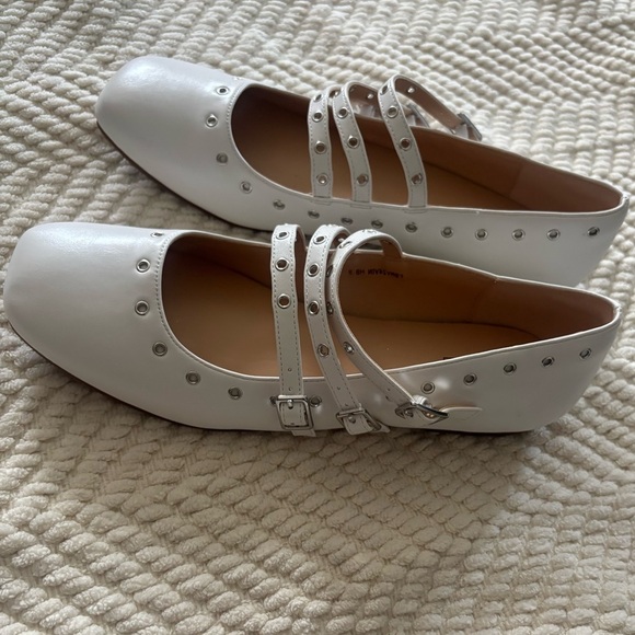 IDIFU Triple Strap White Mary Jane Flats - Picture 5 of 11